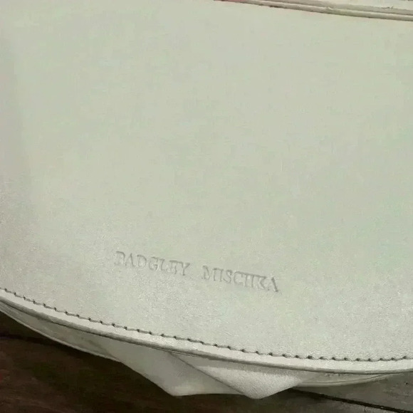 Badgley Mischka Ivory Handbag - Picture 3 of 5